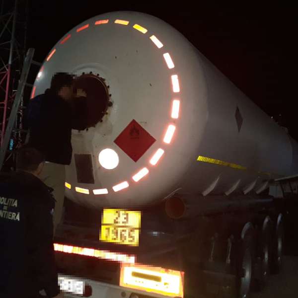 Tanker full of contraband cigarettes detected by border policemen